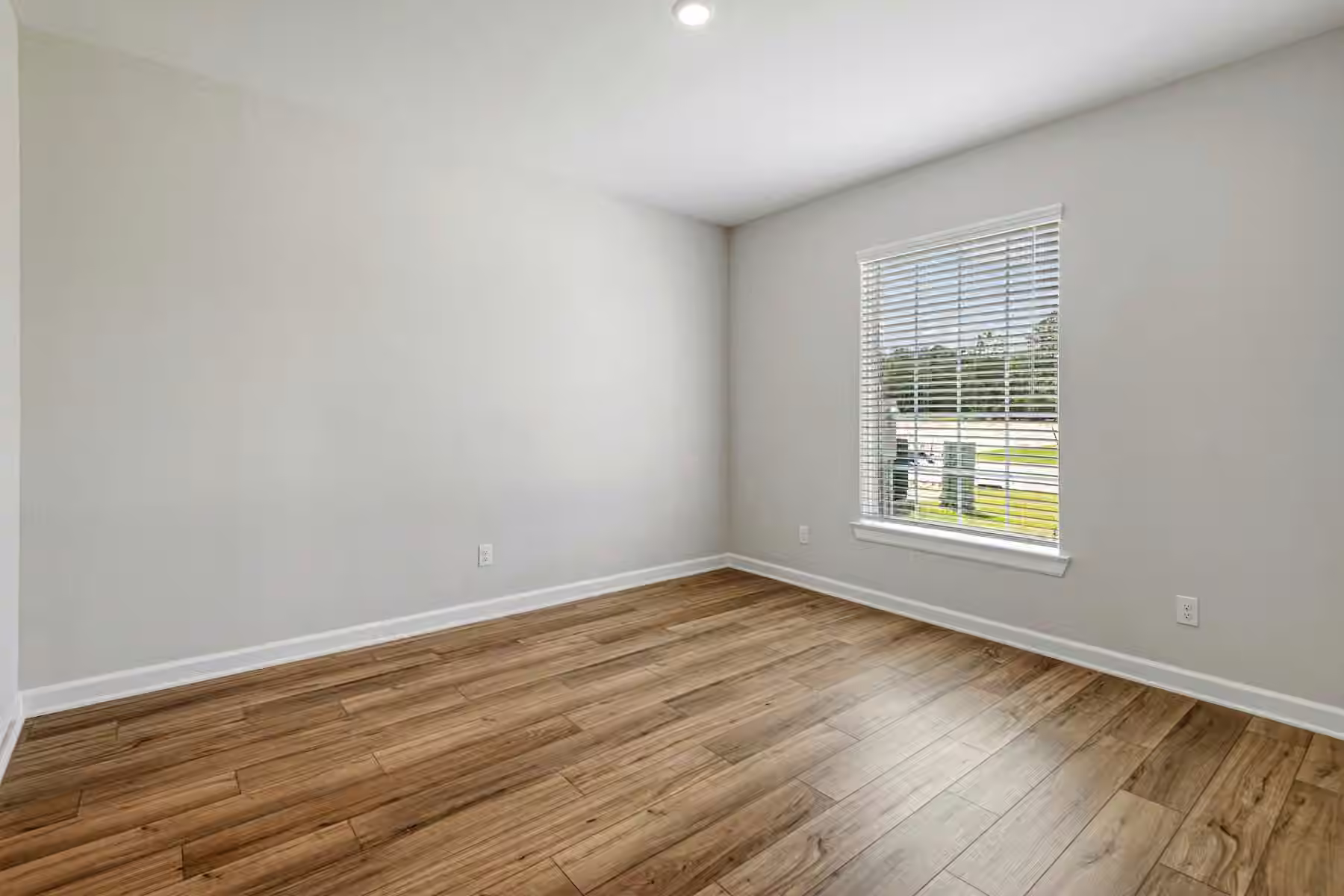 Photo 4 of 15638 Honey Cove Drive, Conroe, TX