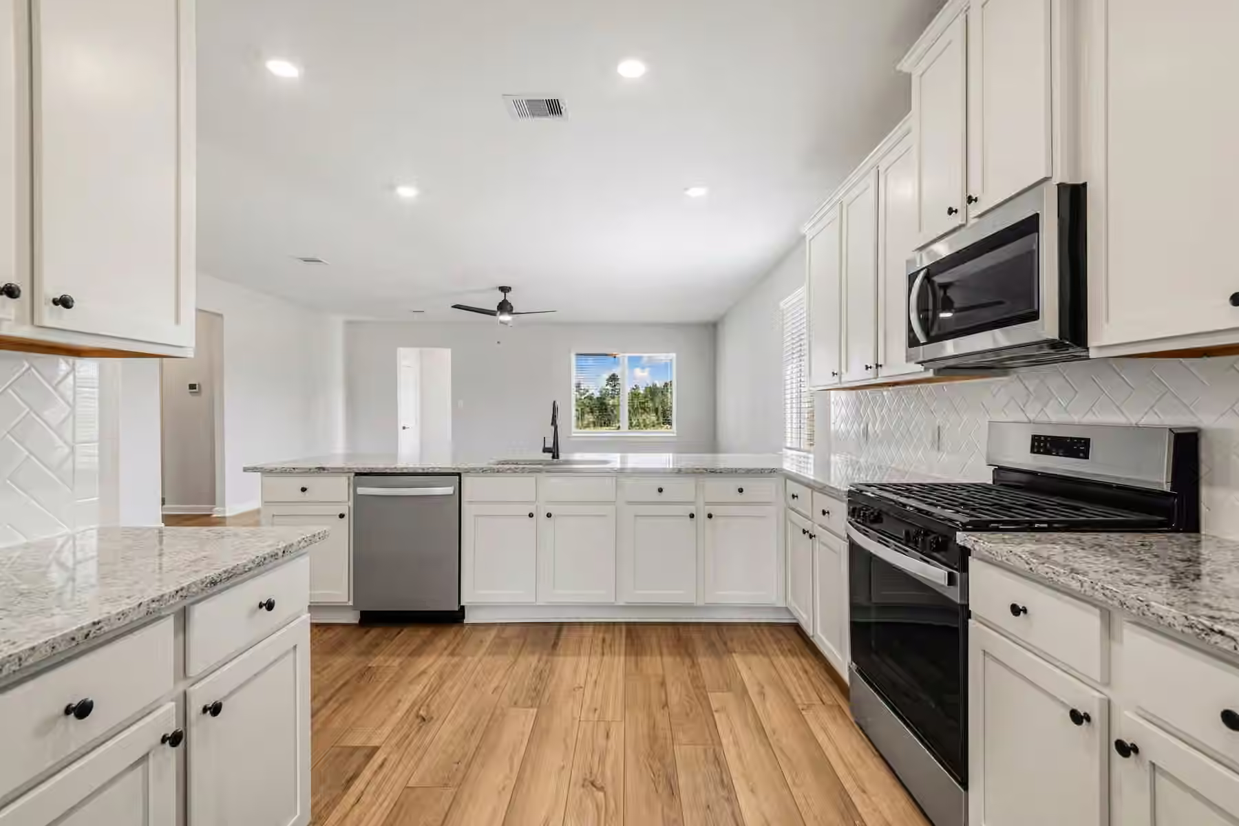 Photo 7 of 15638 Honey Cove Drive, Conroe, TX
