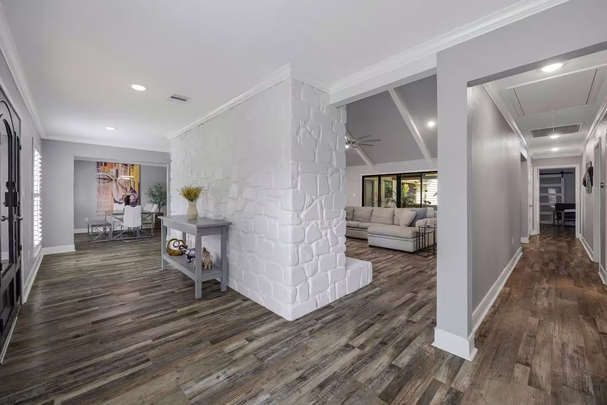 Photo 2 of 1722 Saddlecreek Drive, Houston, TX