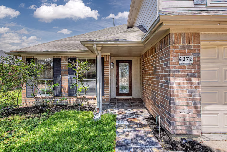 Photo 4 of 6375 Crossway Drive, Houston, TX
