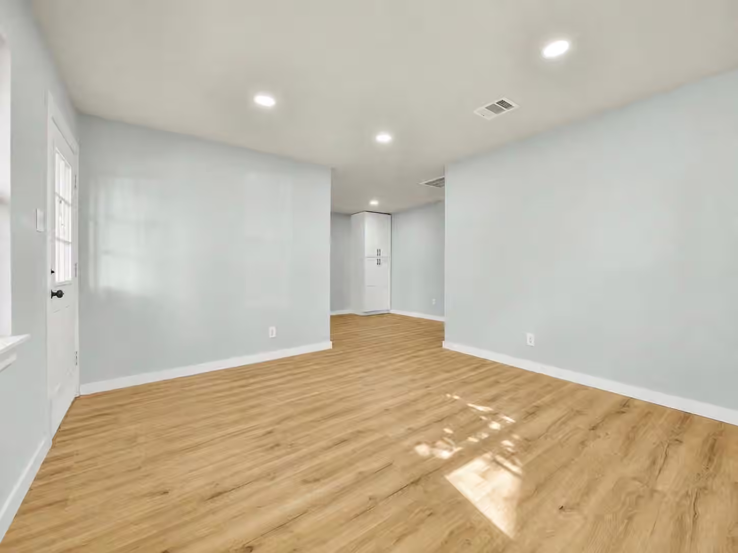 Photo 4 of 10705 Munn Street, Houston, TX