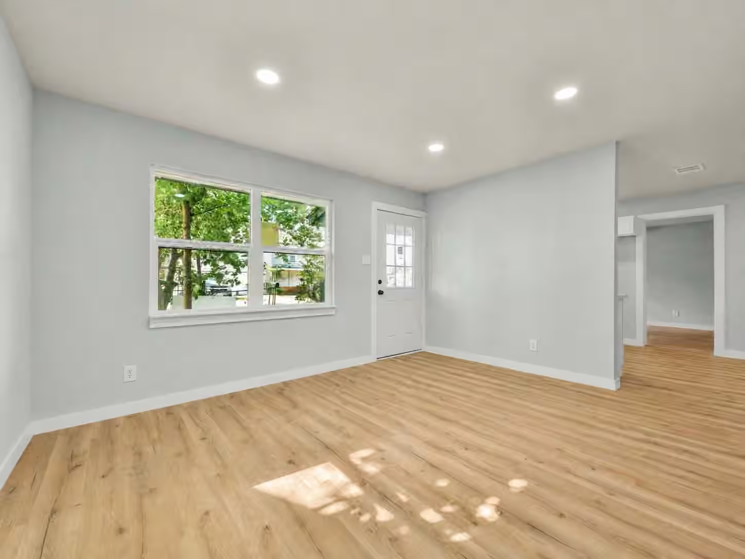 Photo 5 of 10705 Munn Street, Houston, TX