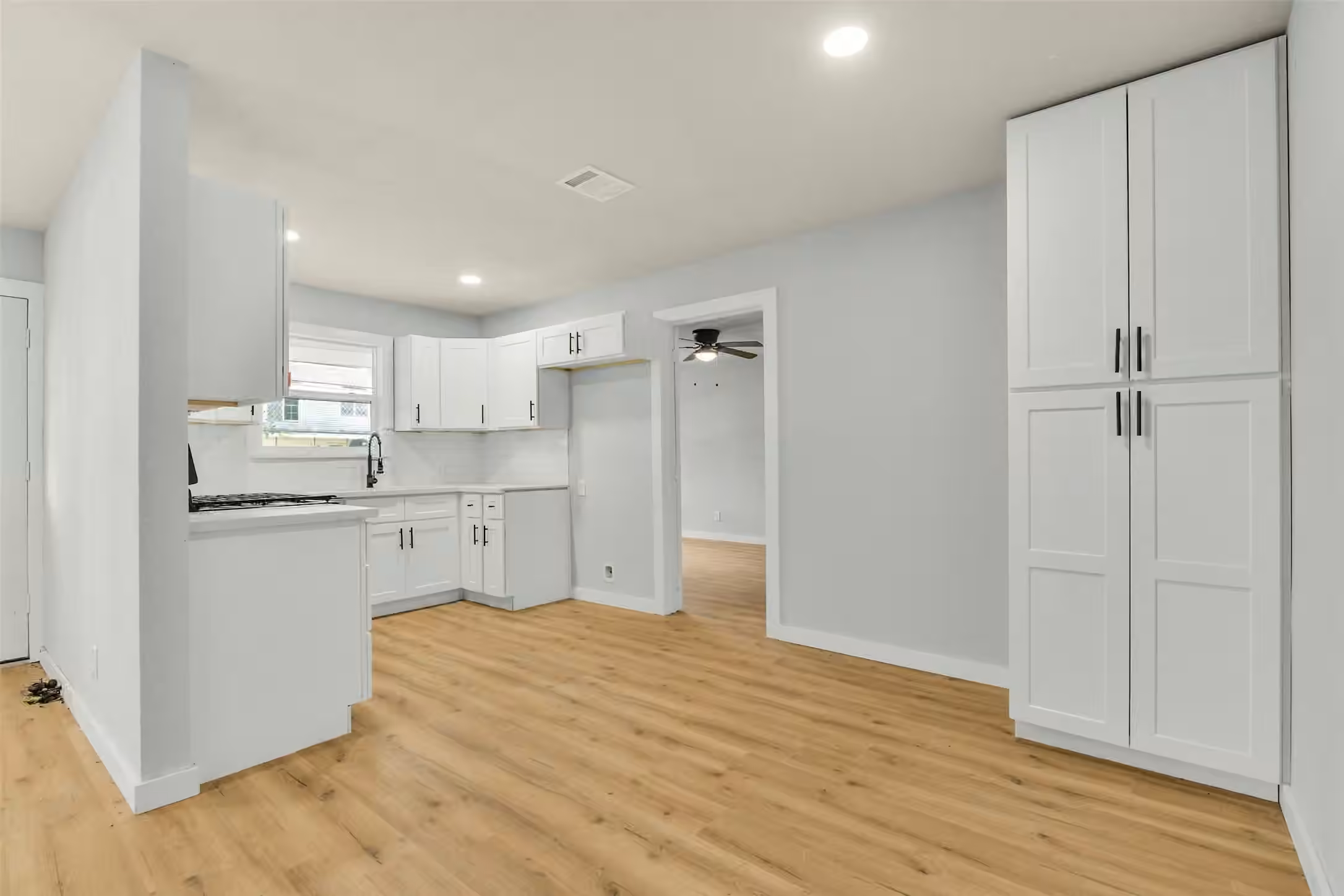 Photo 6 of 10705 Munn Street, Houston, TX