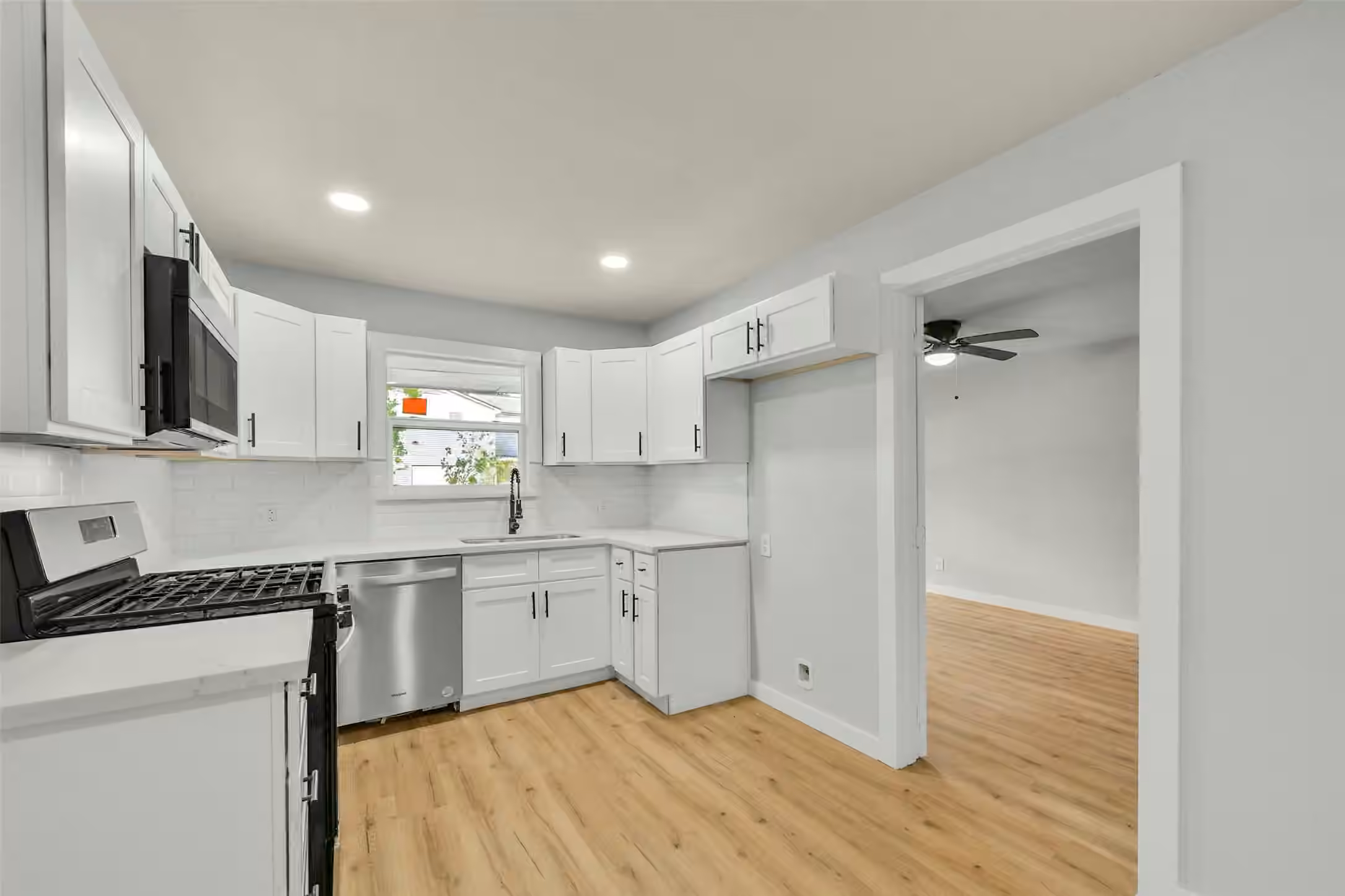 Photo 7 of 10705 Munn Street, Houston, TX