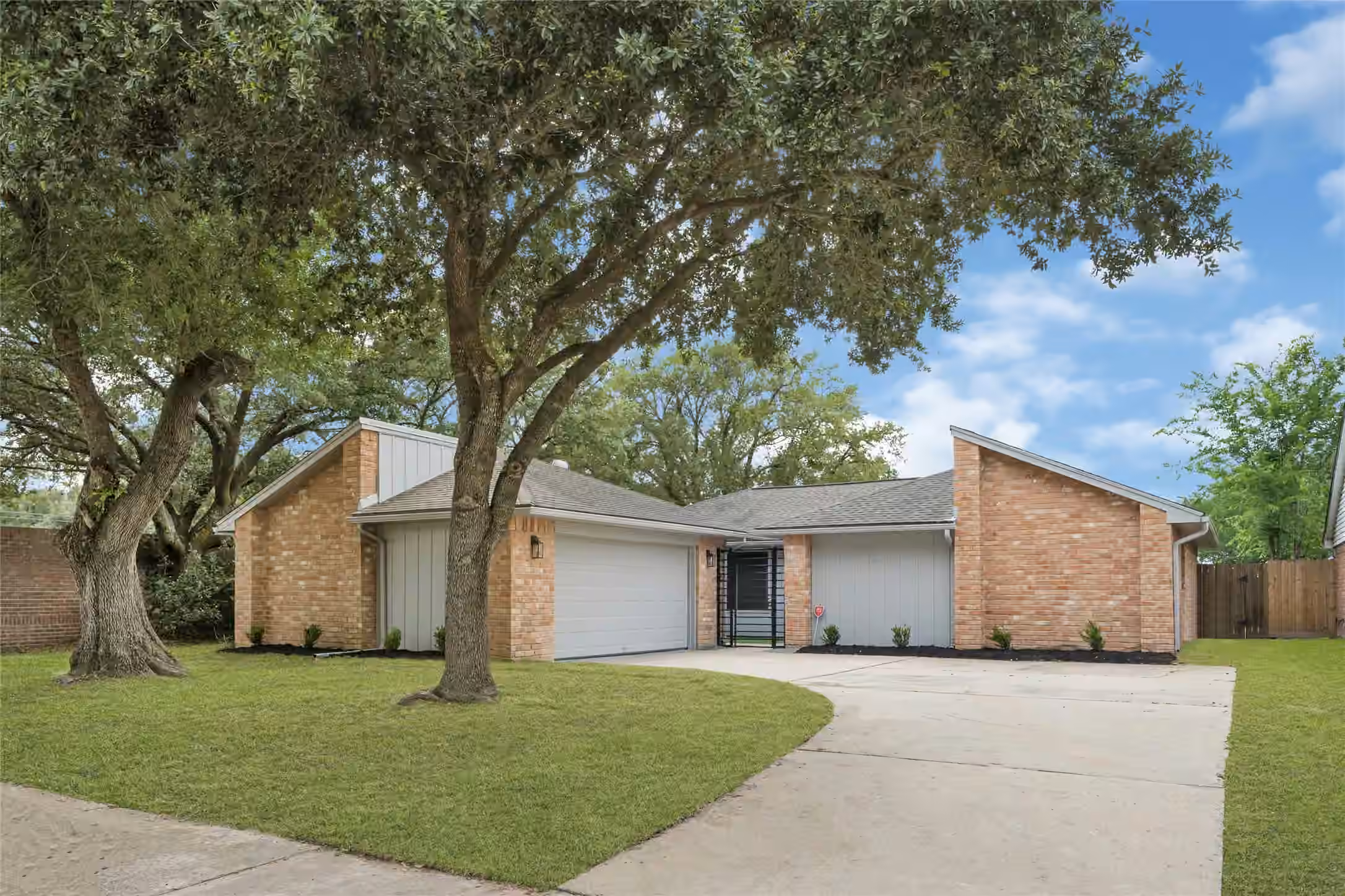 Photo 3 of 2303 Strait Lane, Houston, TX