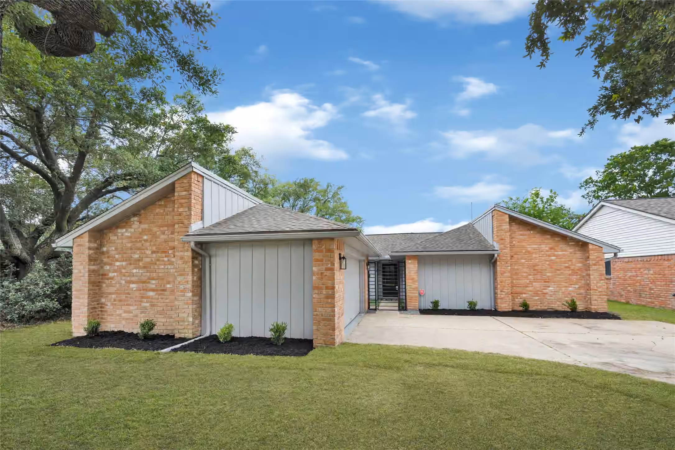 Photo 4 of 2303 Strait Lane, Houston, TX