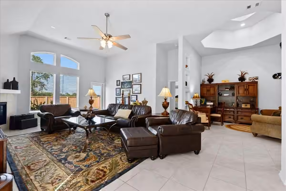 Photo 4 of 4907 Autumn Hills Trail, Pearland, TX