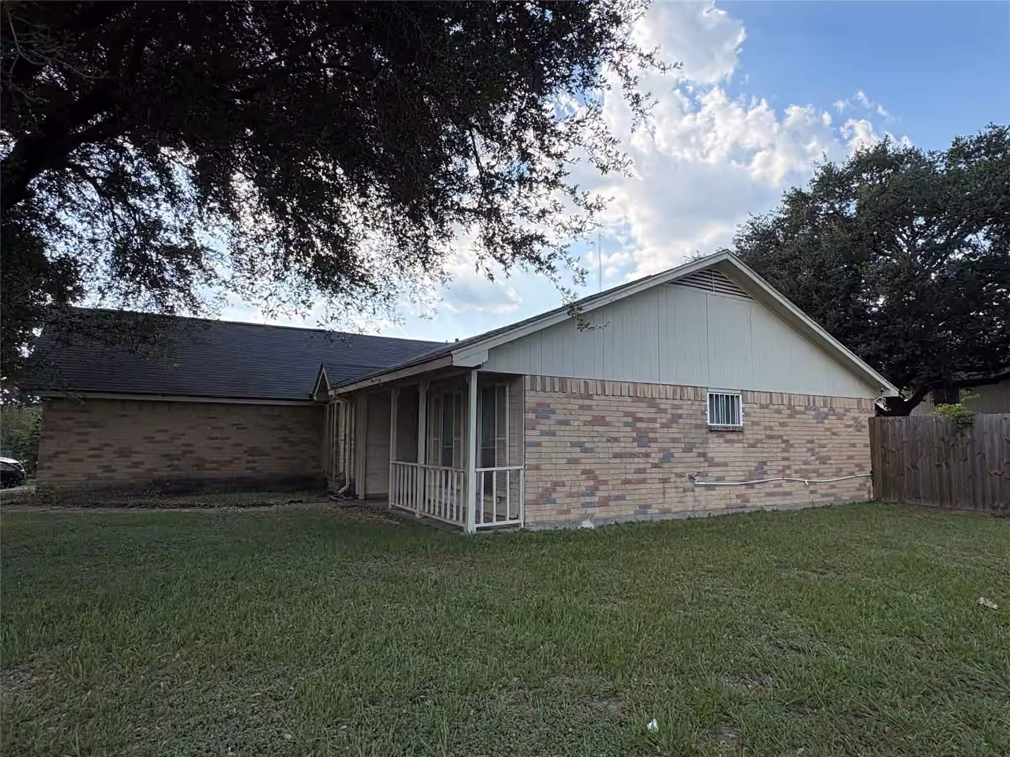 Photo 5 of 8202 Winding Meadow Court, Houston, TX