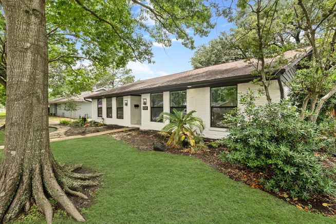 Photo 2 of 5510 Braesvalley Drive, Houston, TX