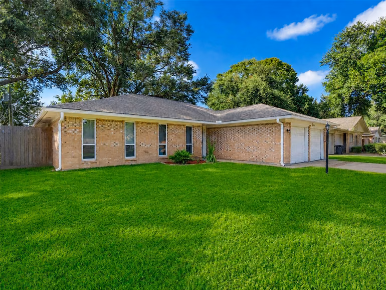 Photo 2 of 913 W Galveston Street, League City, TX