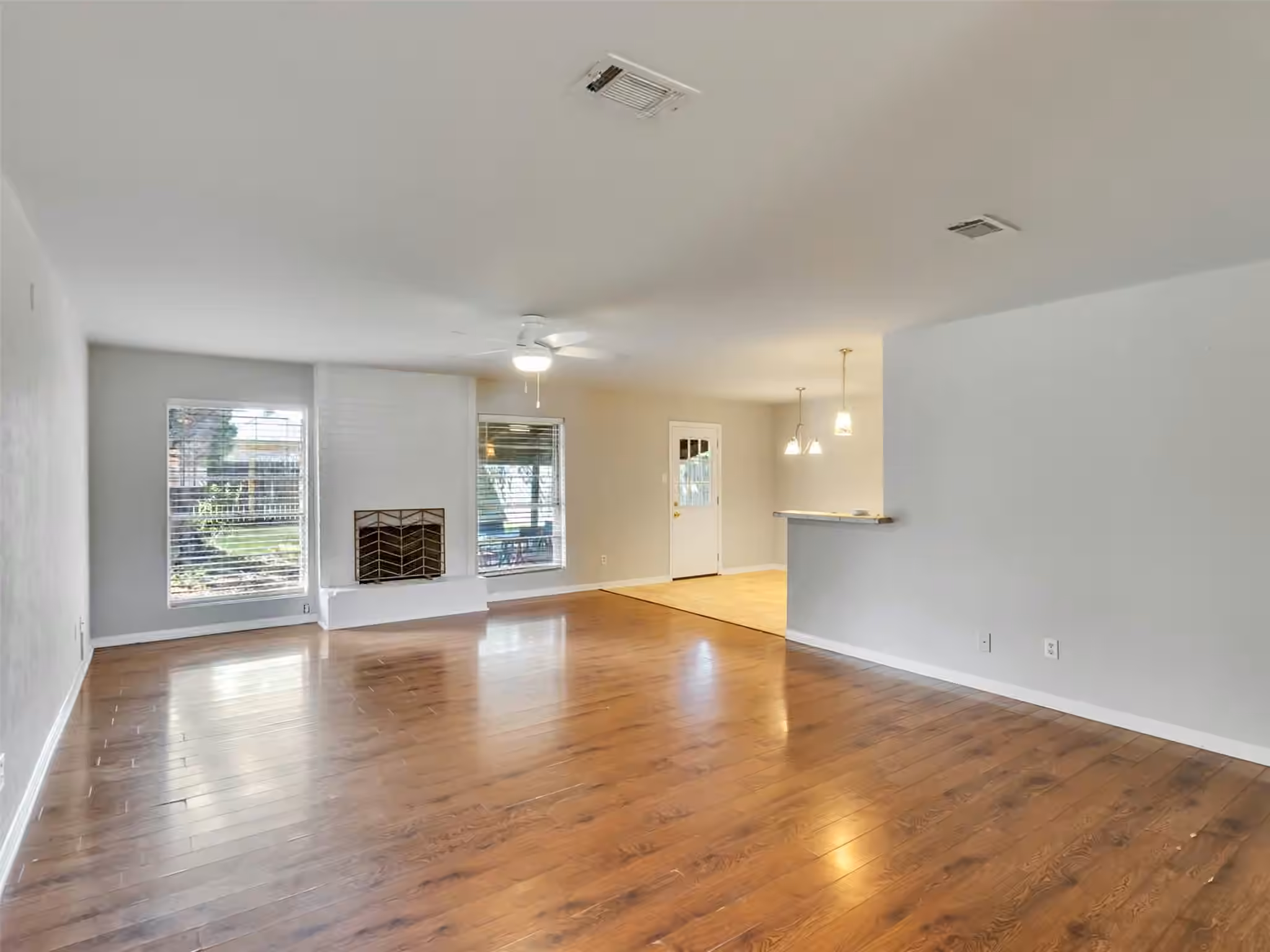 Photo 4 of 913 W Galveston Street, League City, TX