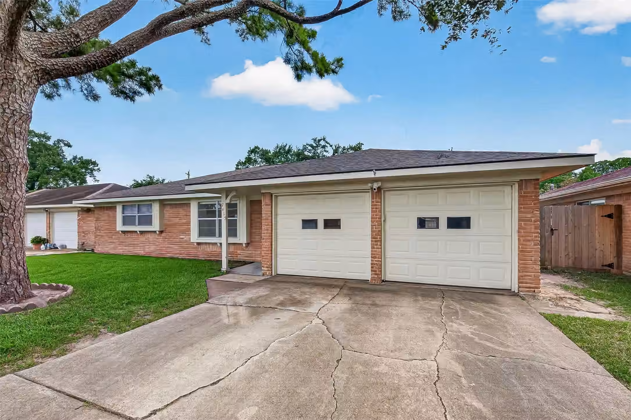 Photo 4 of 7415 Troulon Drive, Houston, TX