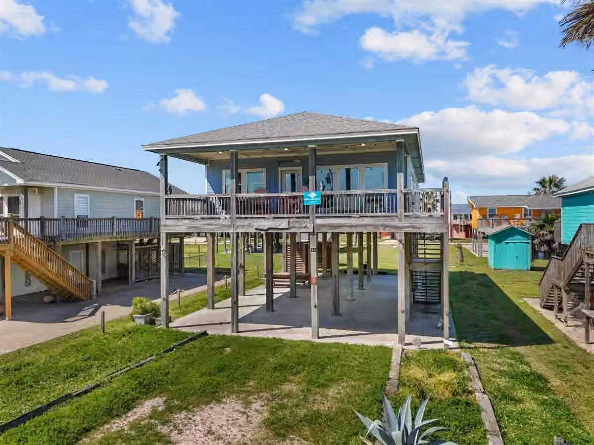 Photo 3 of 135 Ocean Shore Drive, Crystal Beach, TX