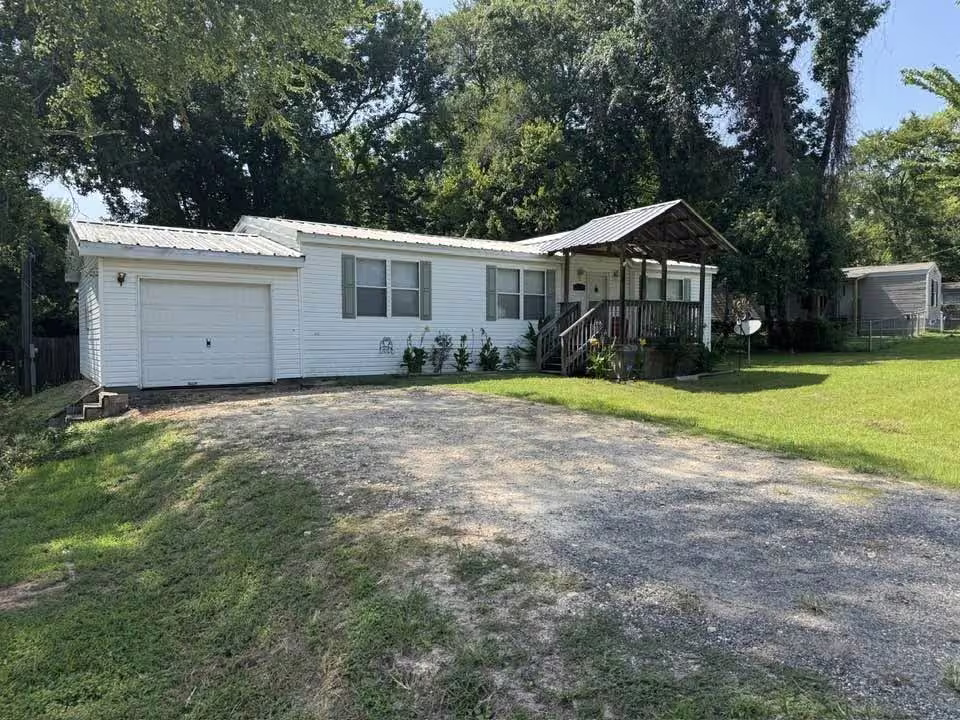 Photo of 15203 Paradise Cove Drive, Willis, TX