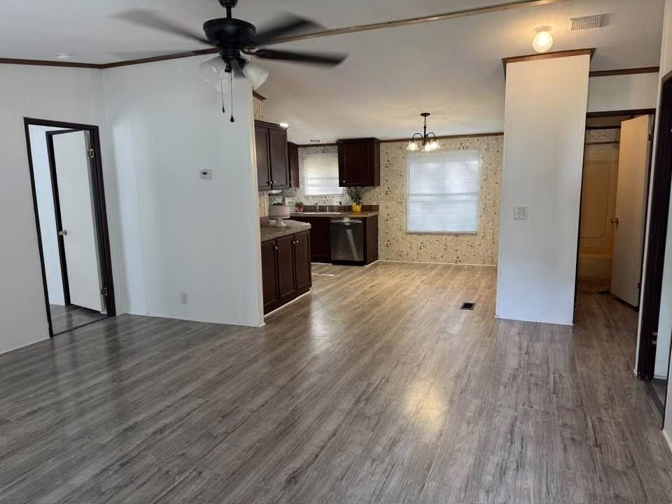 Photo 5 of 15203 Paradise Cove Drive, Willis, TX