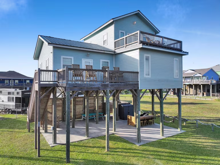 Photo 4 of 1890 Atlantis Lane, Crystal Beach, TX