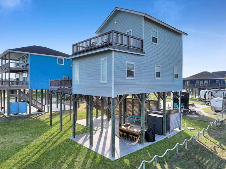 Photo 7 of 1890 Atlantis Lane, Crystal Beach, TX