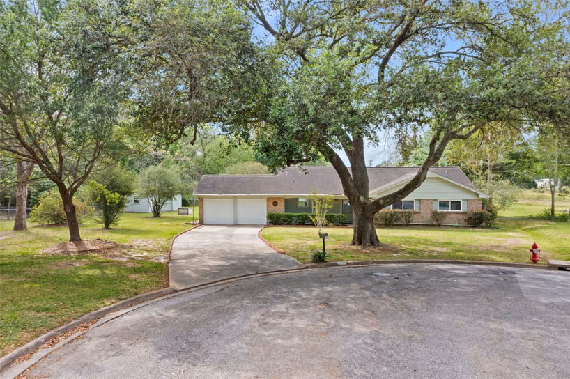 Photo 2 of 1717 Jones Street, Alvin, TX