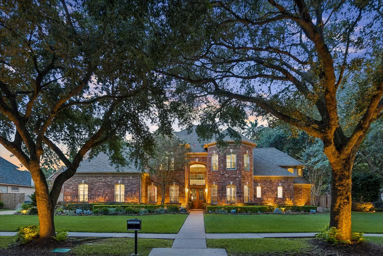 Photo 3 of 624 Lakeshore Drive, Sugar Land, TX