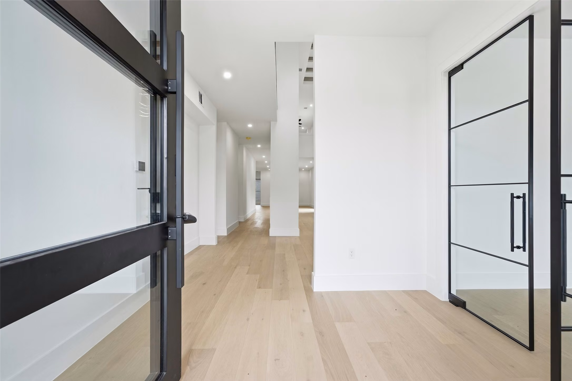Photo 3 of 519 W 30th Street, Houston, TX