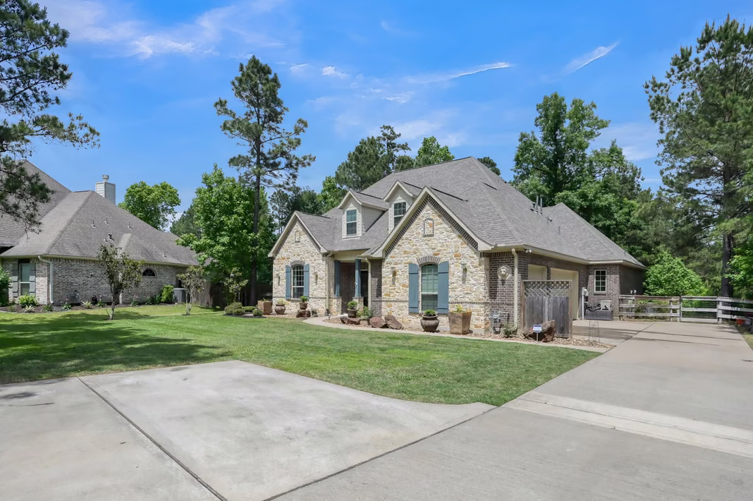 Photo 4 of 409 Ridgelake Scenic Drive, Montgomery, TX