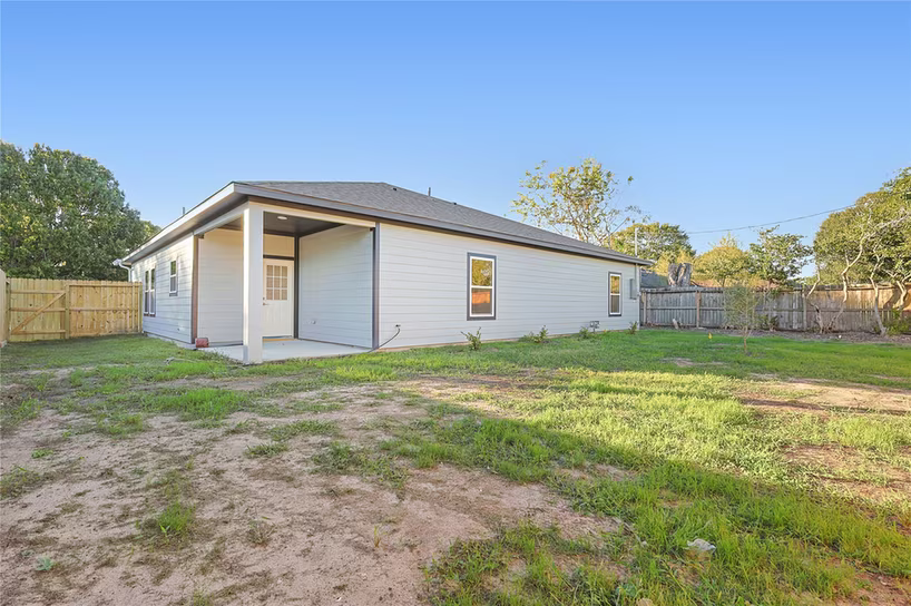 Photo 5 of 2315 Cedar Street, Pearland, TX