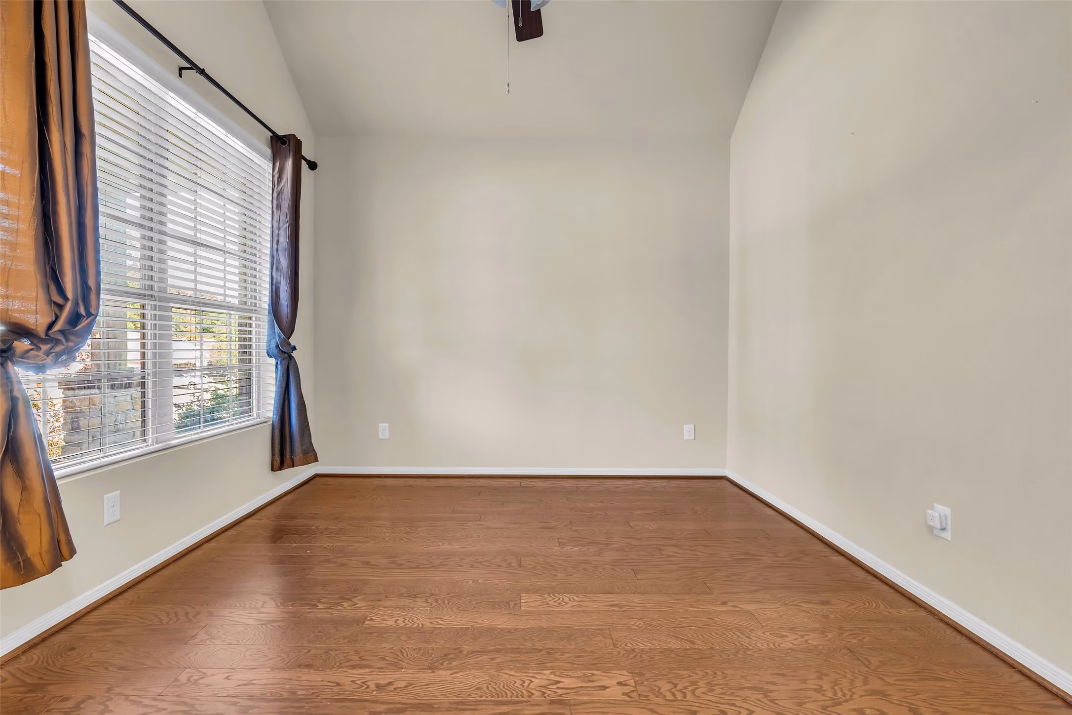 Photo 4 of 12575 Canyon Falls Boulevard, Willis, TX