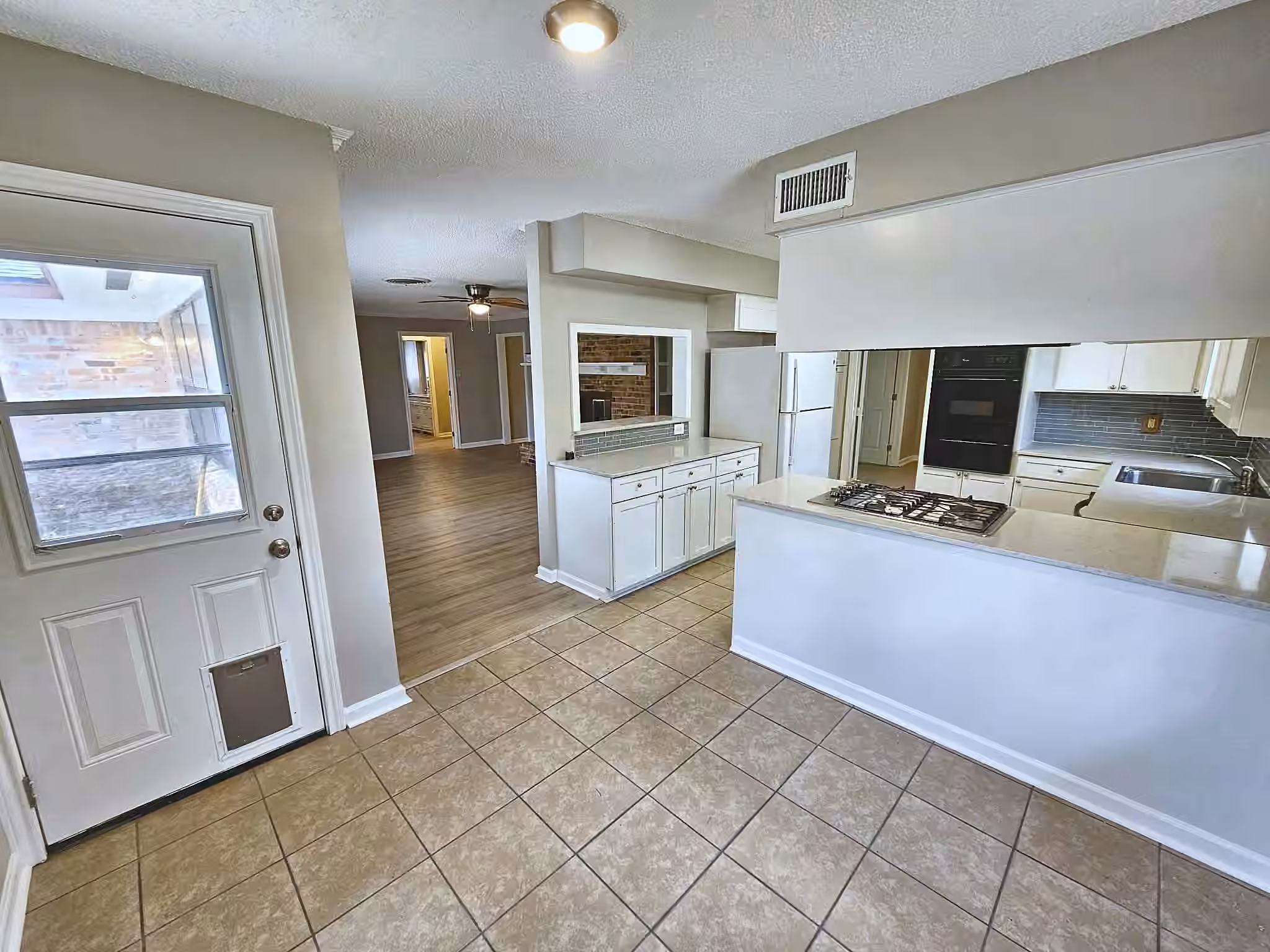 Photo 5 of 3040 Longwood Lane, Dickinson, TX