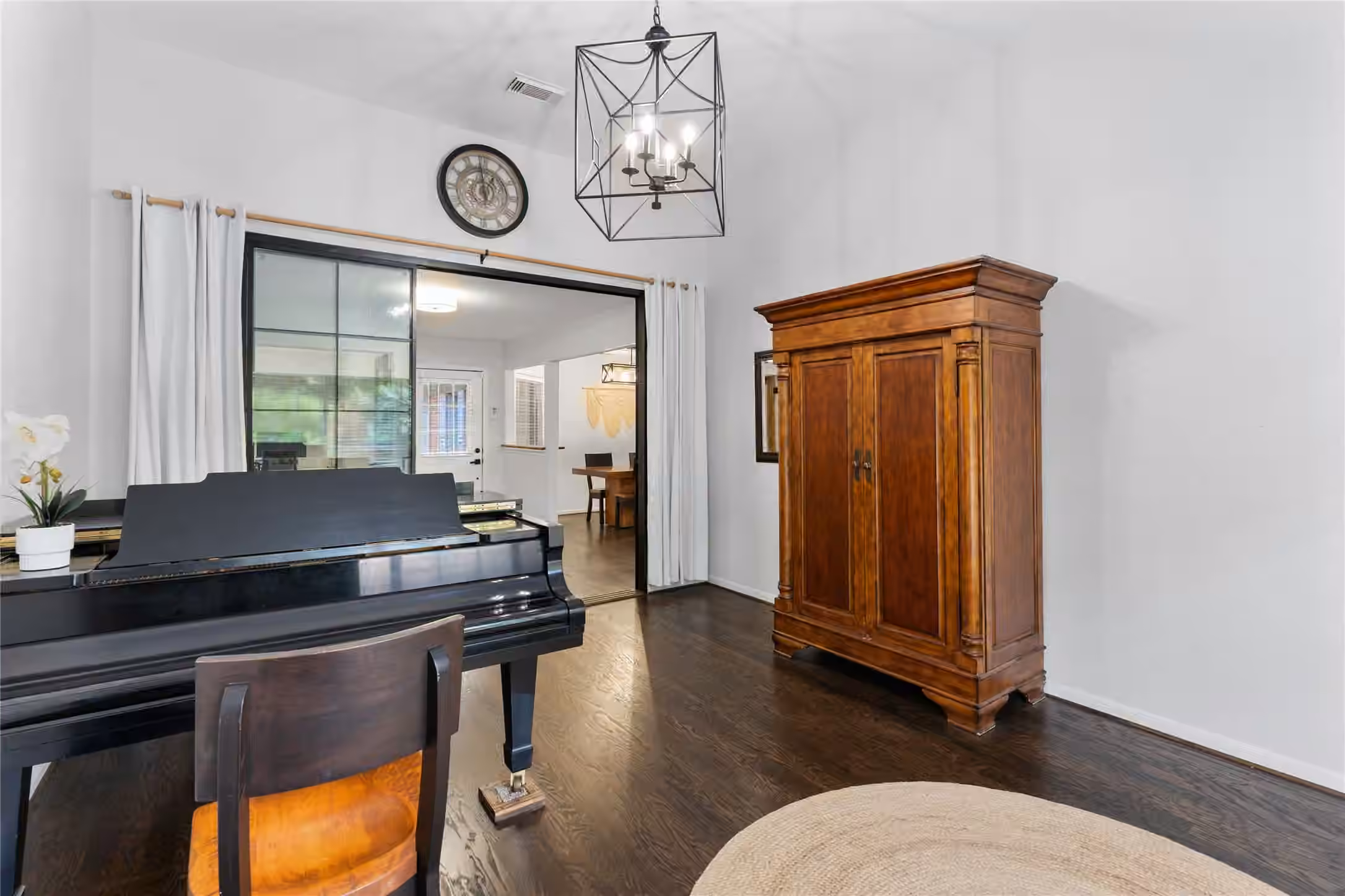 Photo 4 of 99 S Village Knoll Circle, The Woodlands, TX
