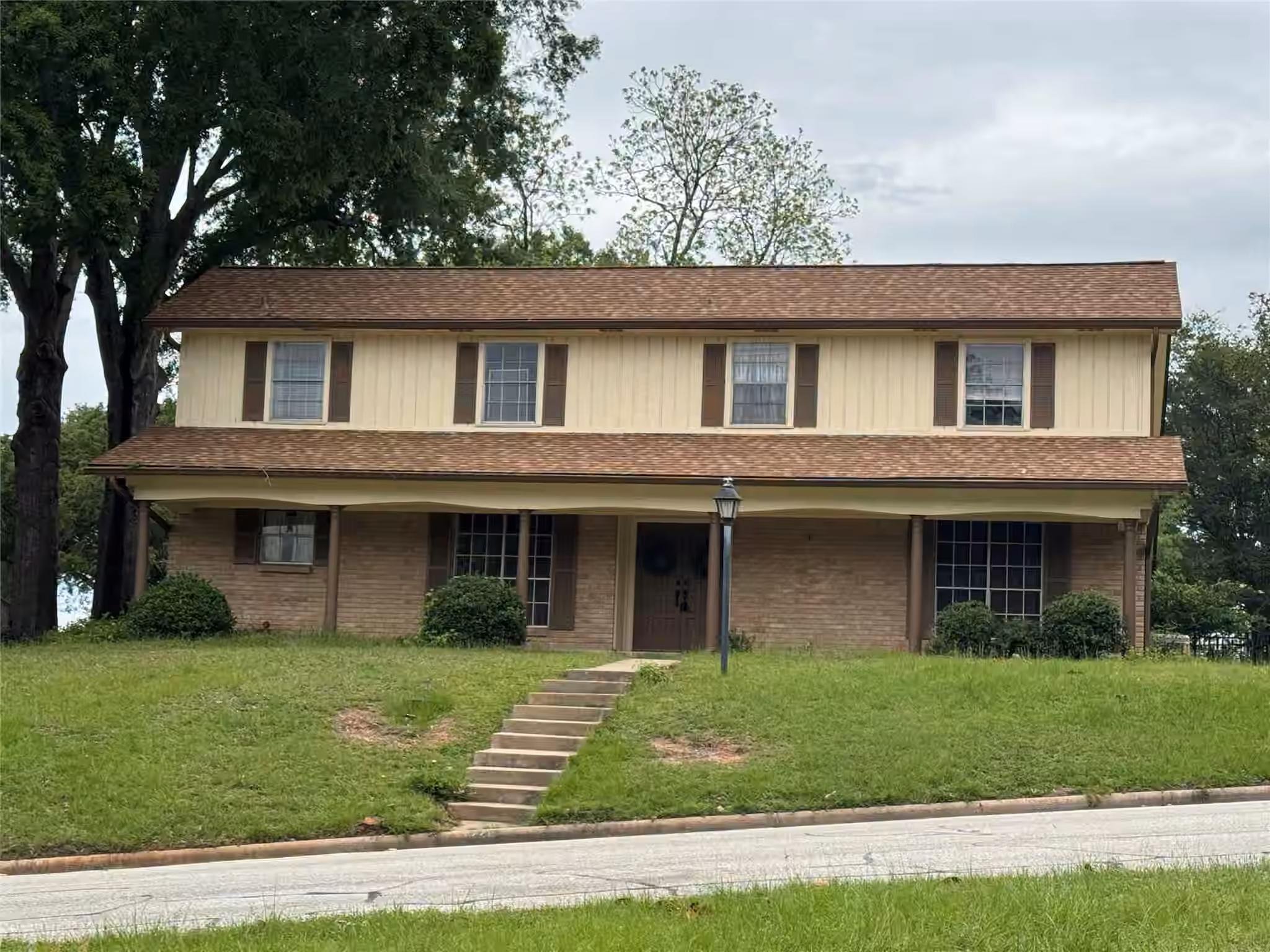 Photo 2 of 1221 Green Briar Drive, Huntsville, TX