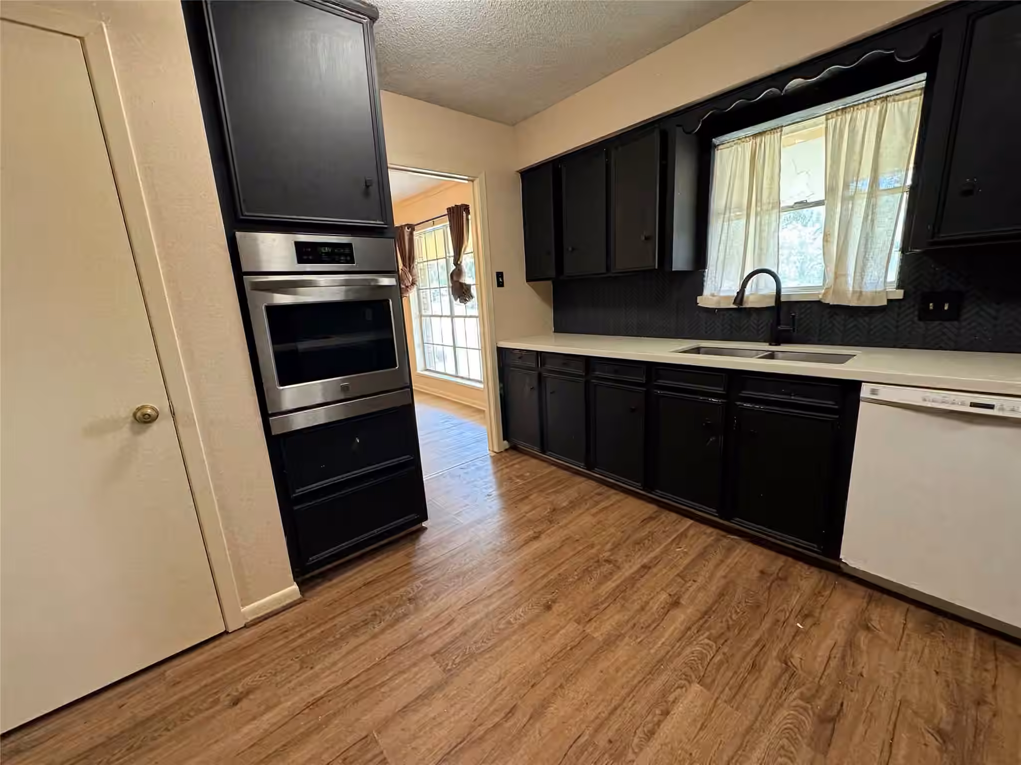 Photo 7 of 1221 Green Briar Drive, Huntsville, TX