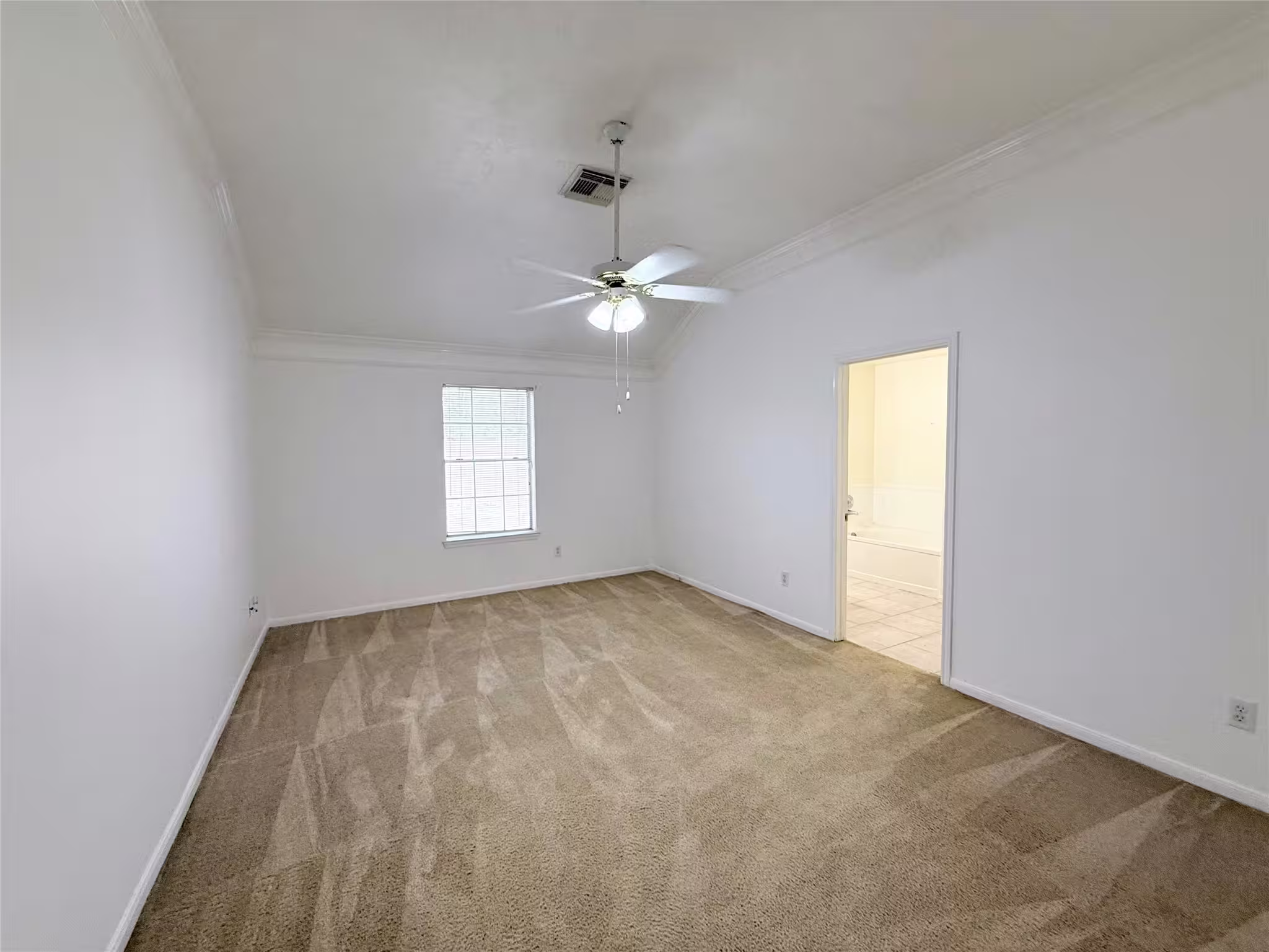 Photo 5 of 9221 Desirable Drive, La Porte, TX