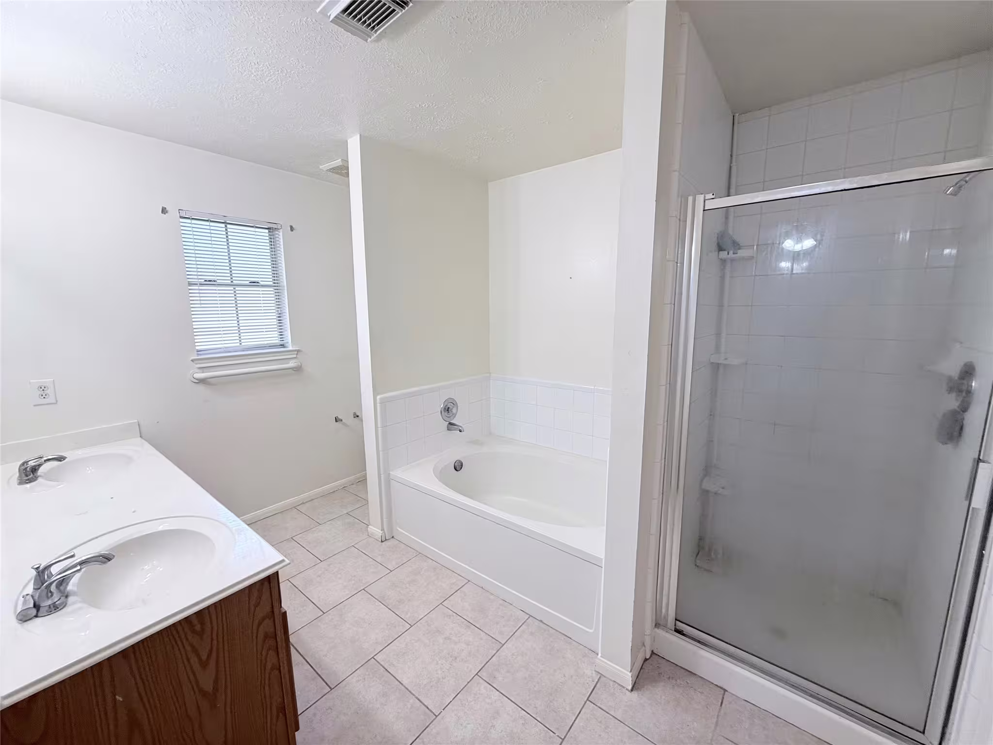 Photo 6 of 9221 Desirable Drive, La Porte, TX