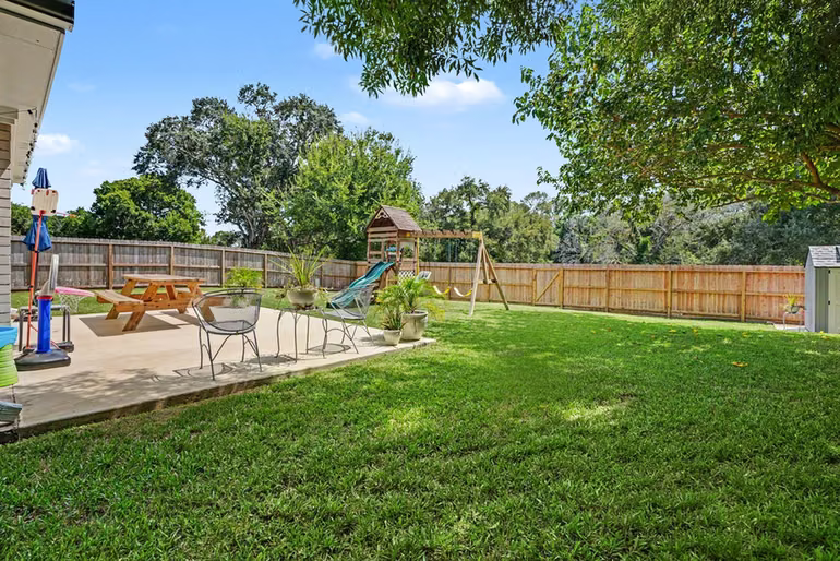 Photo 3 of 502 Magnolia Circle, League City, TX
