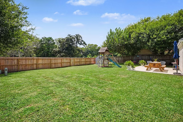 Photo 4 of 502 Magnolia Circle, League City, TX