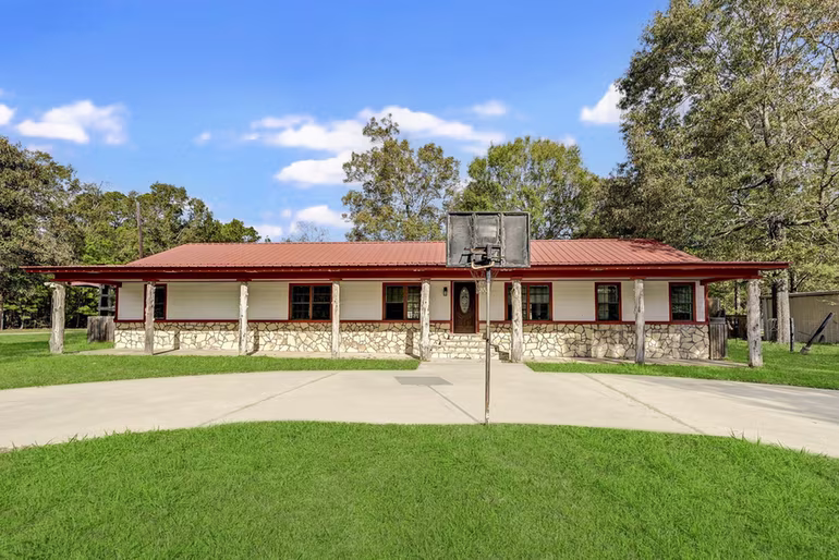 Photo of 858 Big Hawg Dr, Trinity, TX 75862