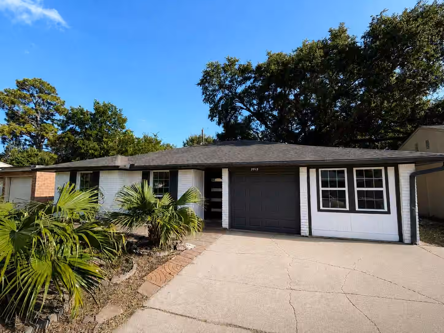 Photo of 3915 Heatherbrook Drive, Houston, TX