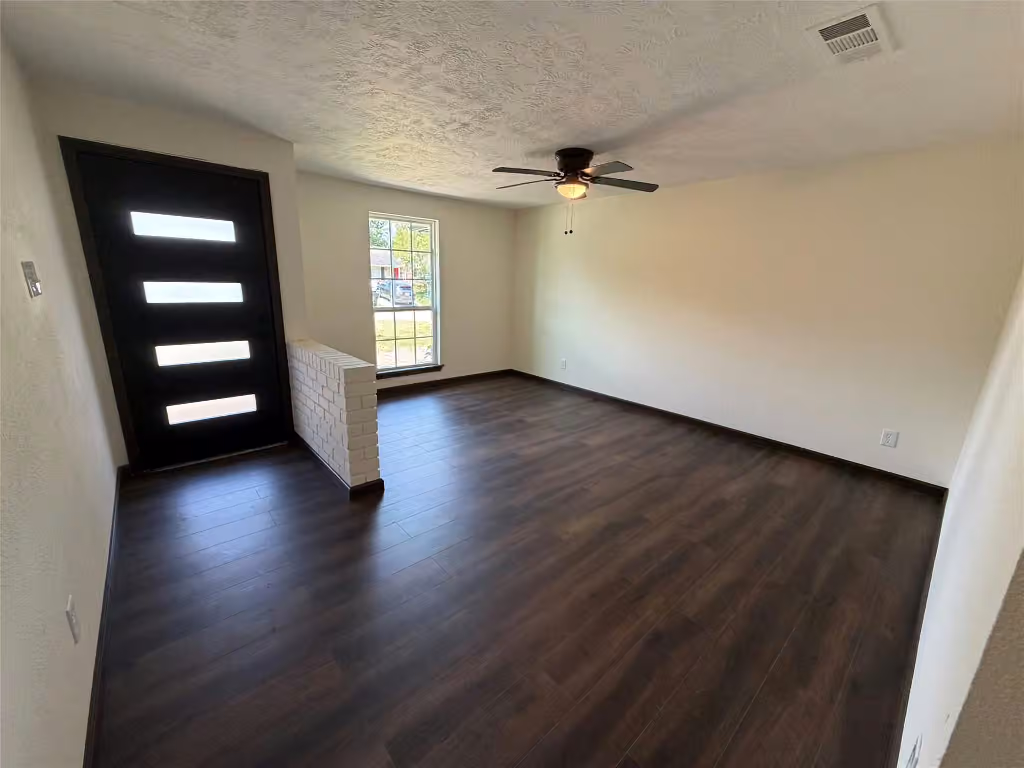 Photo 3 of 3915 Heatherbrook Drive, Houston, TX
