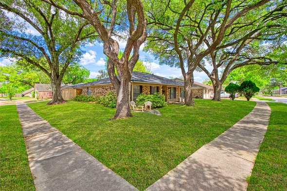 Photo 2 of 5826 Autumn Forest Drive, Houston, TX