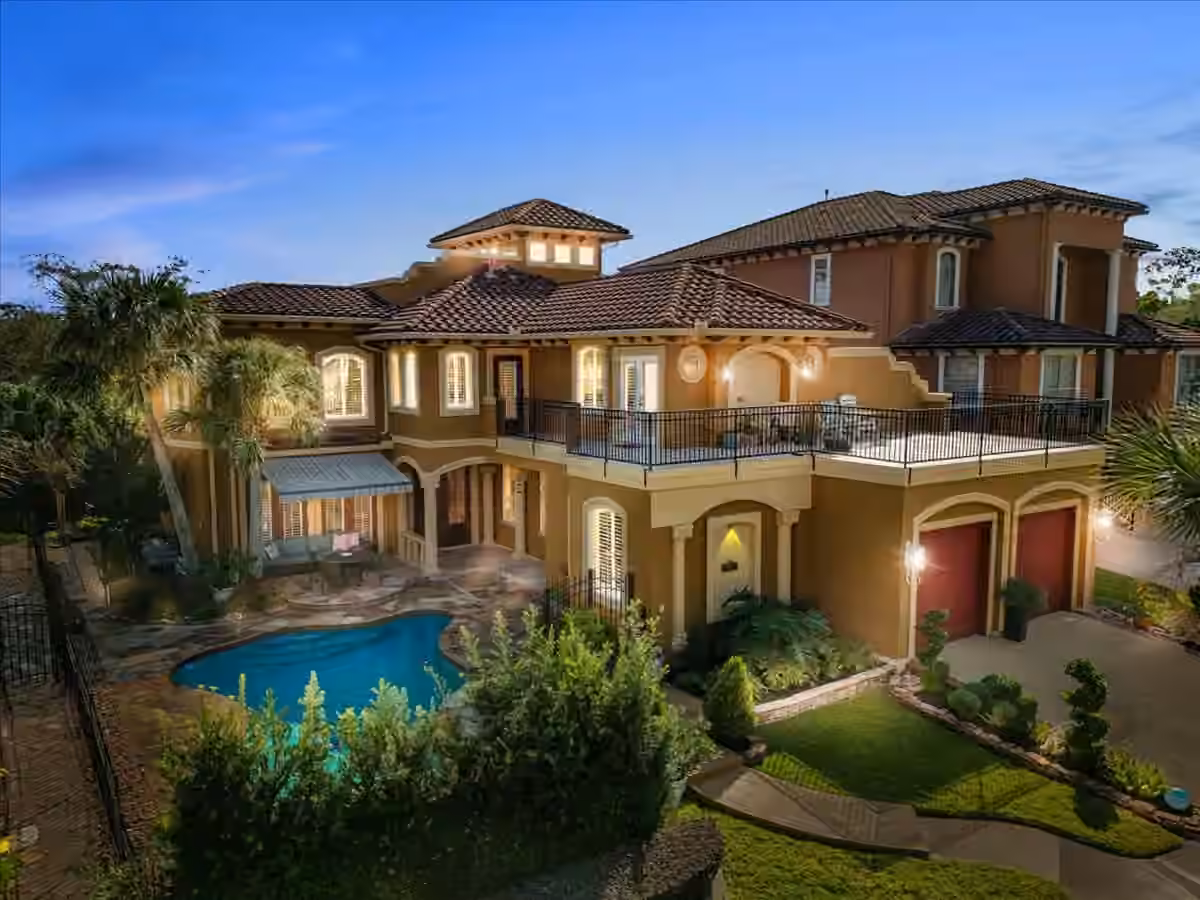 Photo 2 of 541 Villa Drive, Seabrook, TX