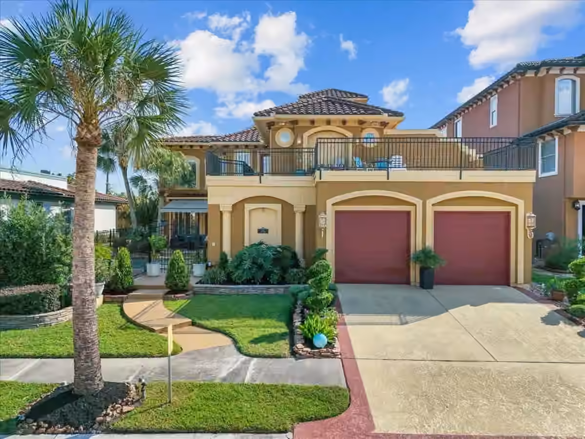 Photo 4 of 541 Villa Drive, Seabrook, TX
