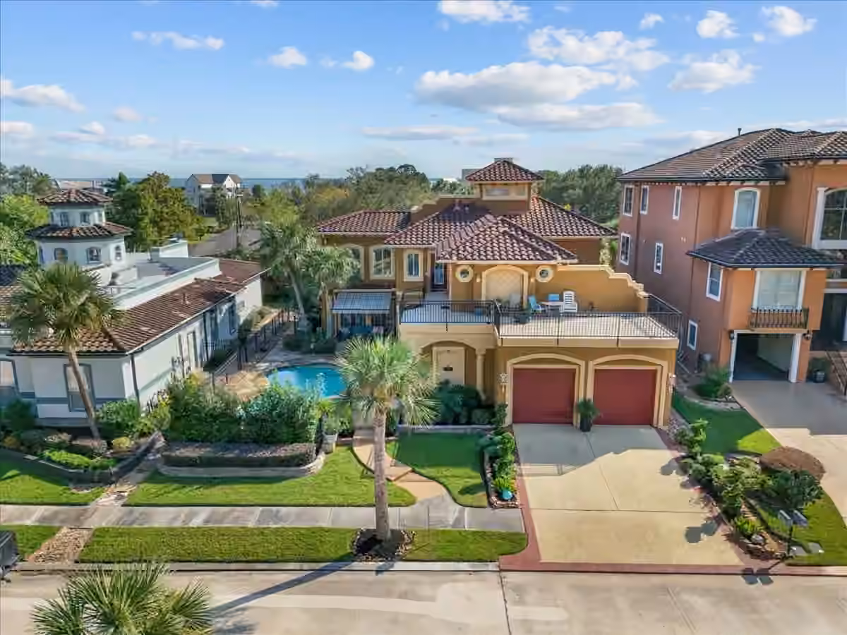 Photo 5 of 541 Villa Drive, Seabrook, TX