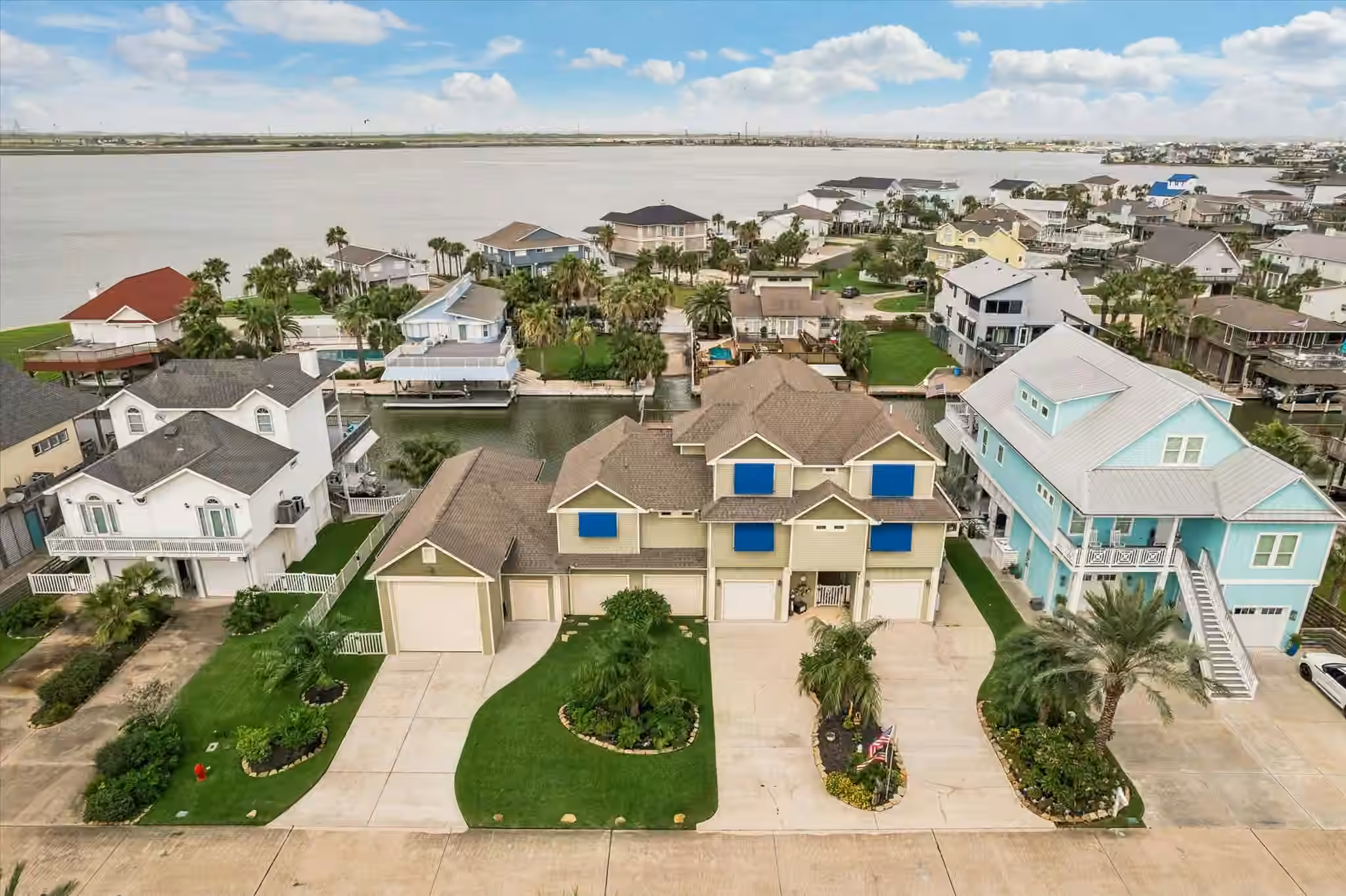 Photo 2 of 1522 Windsong Way, Galveston, TX