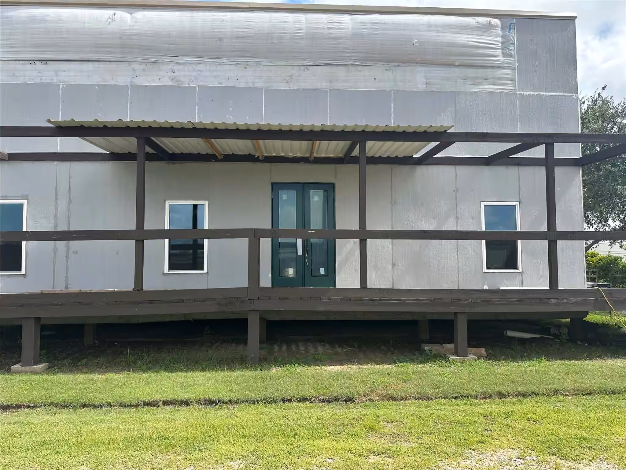 Photo 2 of 860 Wade Street, Clute, TX