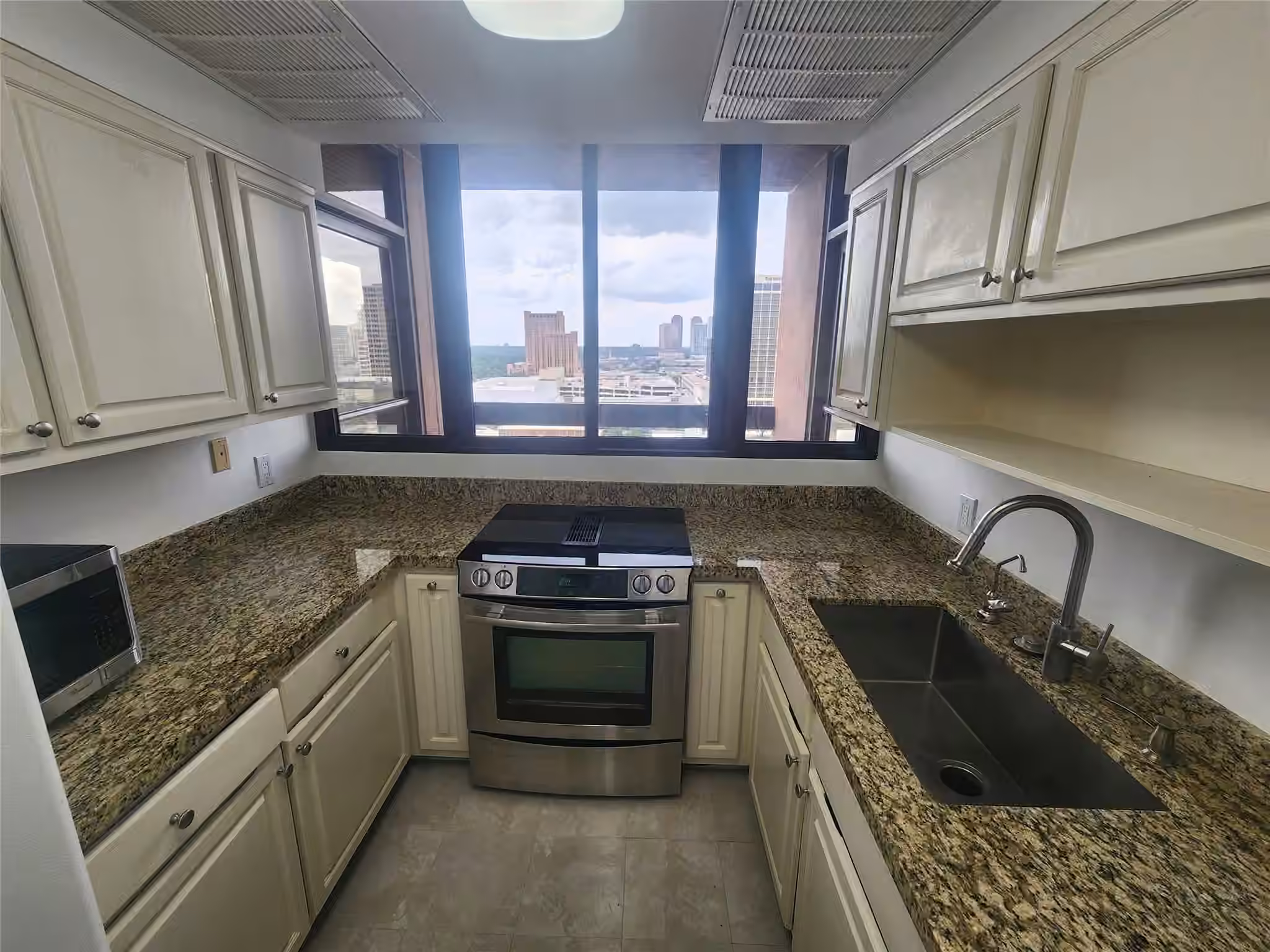 Photo 2 of 5150 Hidalgo Street 1403, Houston, TX