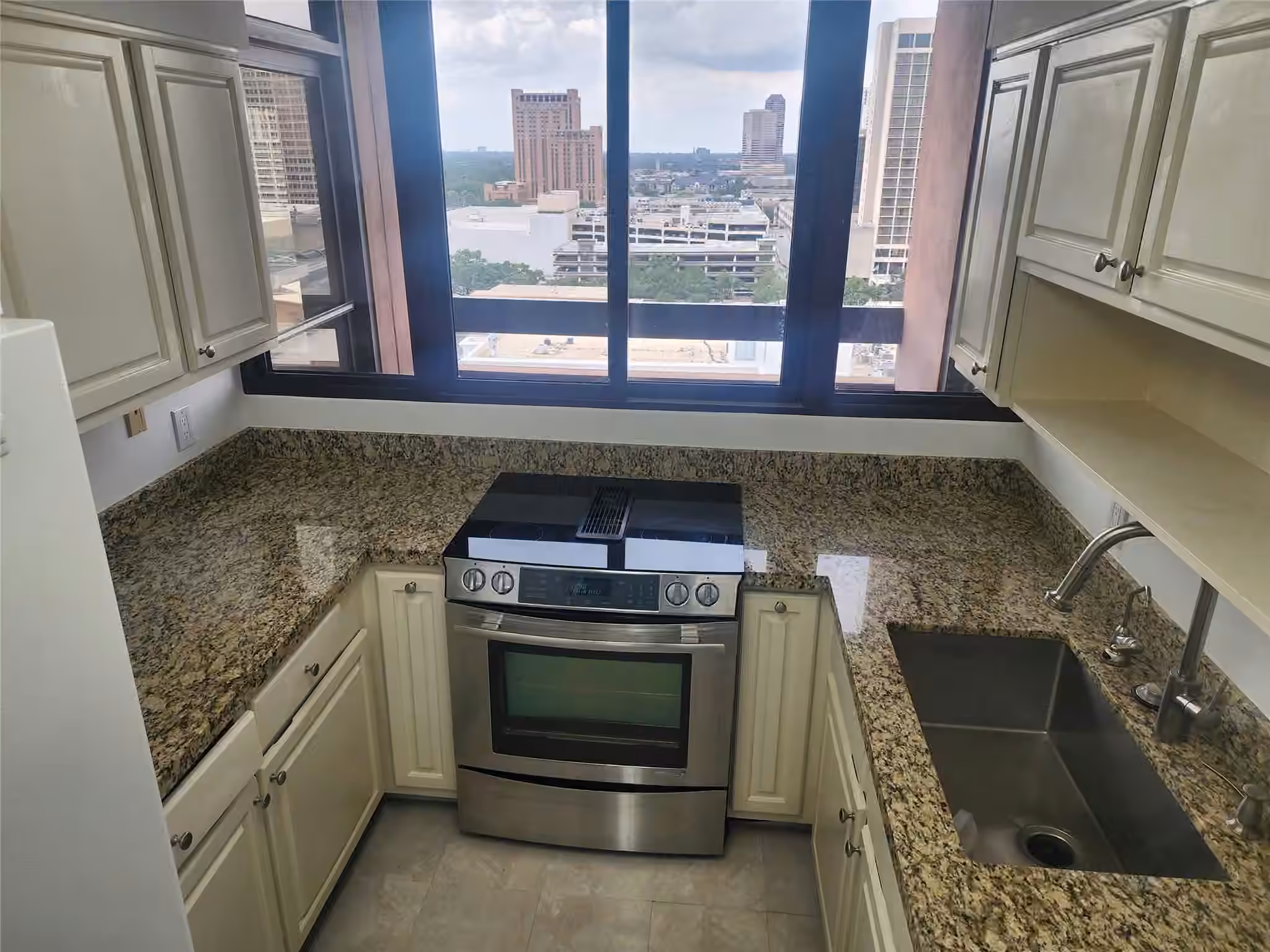 Photo 3 of 5150 Hidalgo Street 1403, Houston, TX