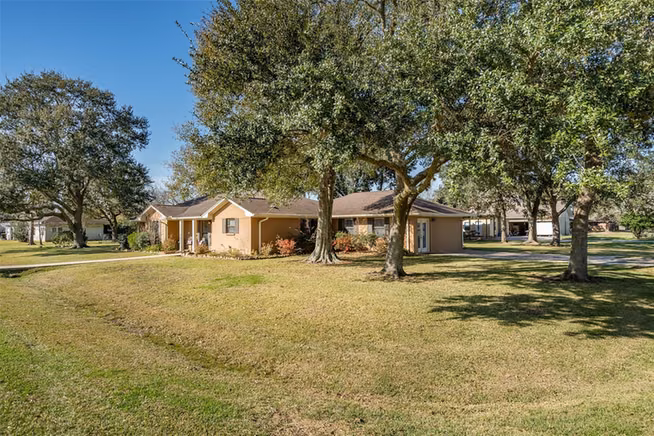 Photo of 105 Alice Street, Anahuac, TX