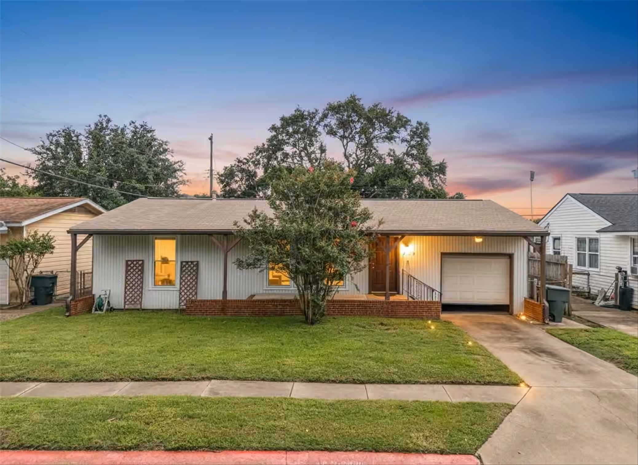 Photo 3 of 7113 Sycamore Drive, Galveston, TX