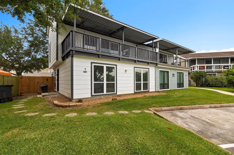 Photo of 7 April Point Drive N, Conroe, TX