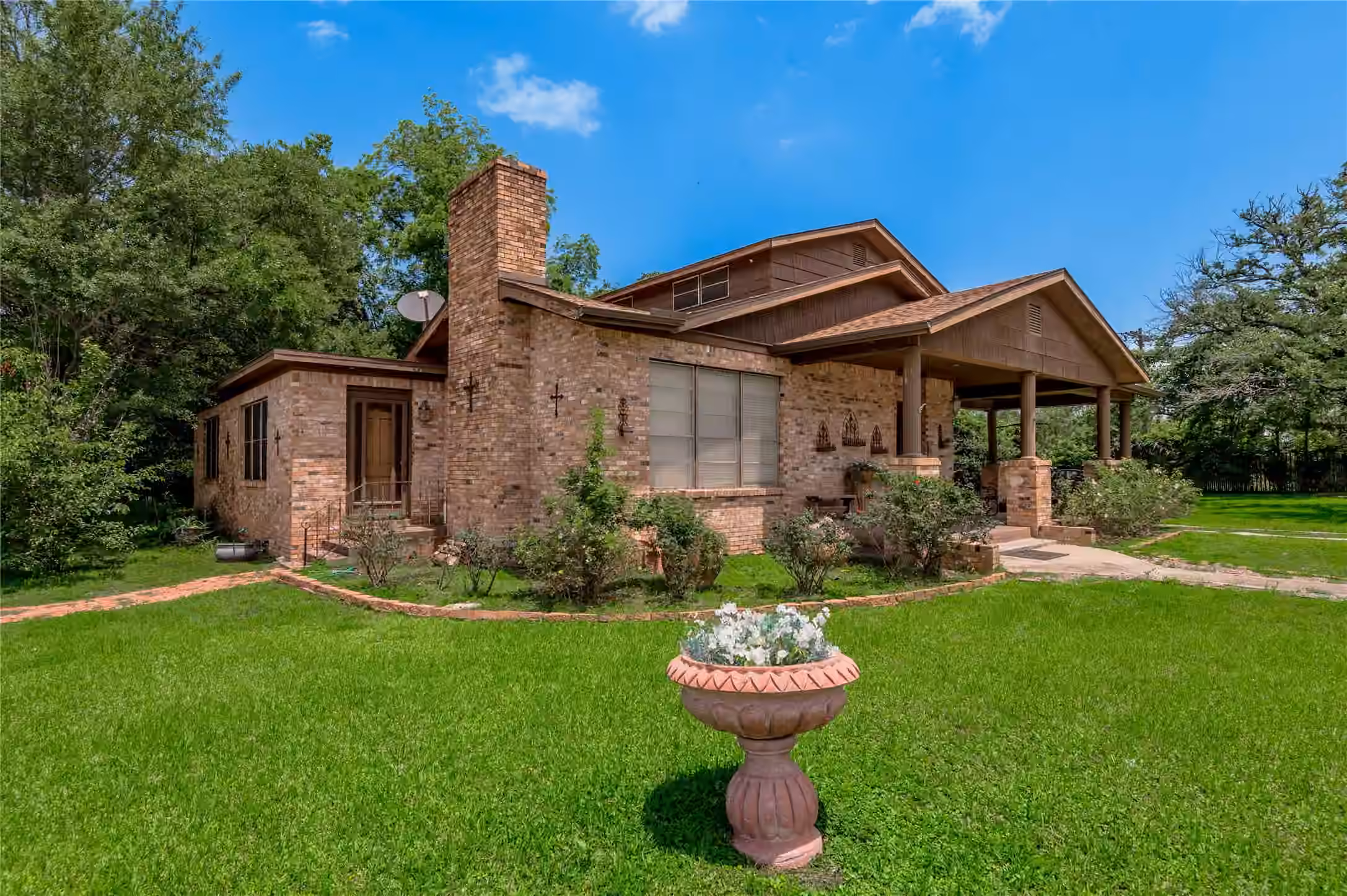 Photo 3 of 100 W Caroline Street, Trinity, TX